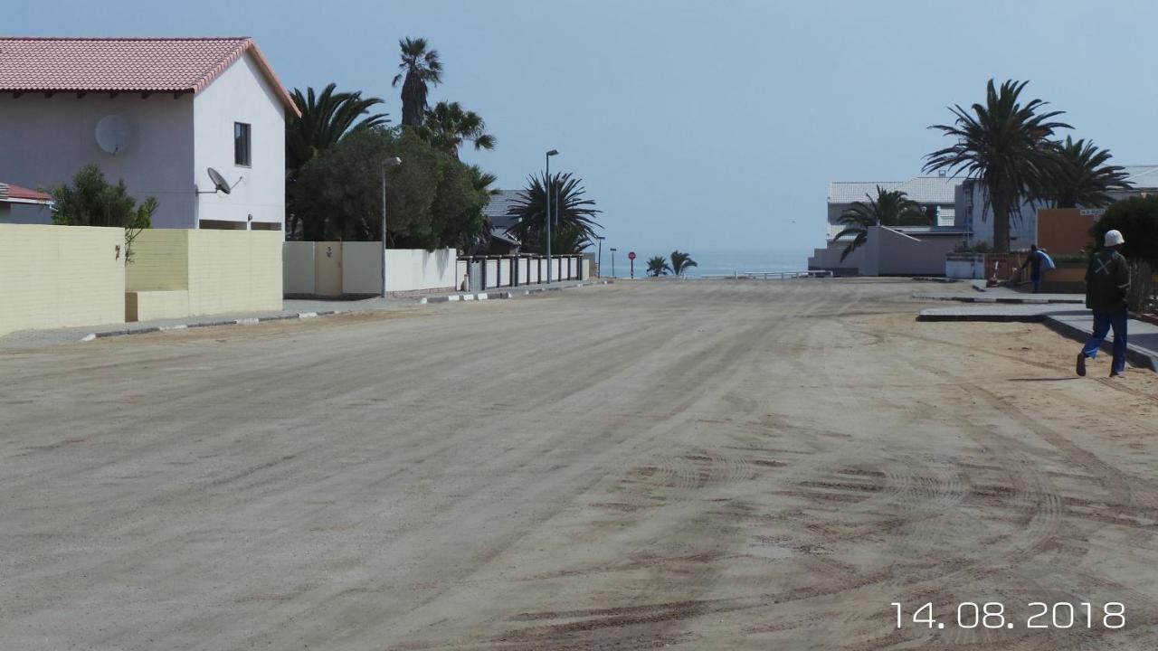 La Casetta Bed & Breakfast Swakopmund Bagian luar foto